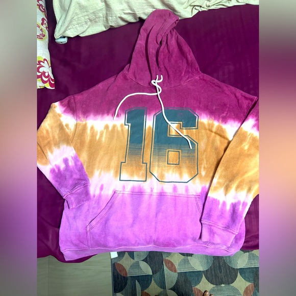 Sweaters - Tiedye sweatshirt in sizes M and S with tags
